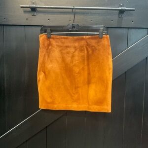 DKNY Elegant Suede Skirt - Size 6